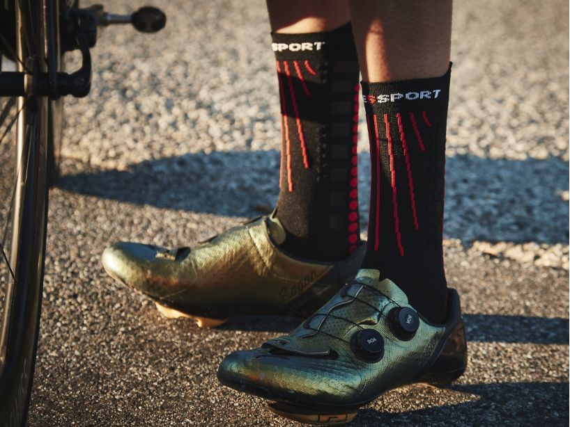 AERO SOCKS - BLACKRED